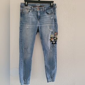 Zara Z1975 embroidered jeans. Sz 6